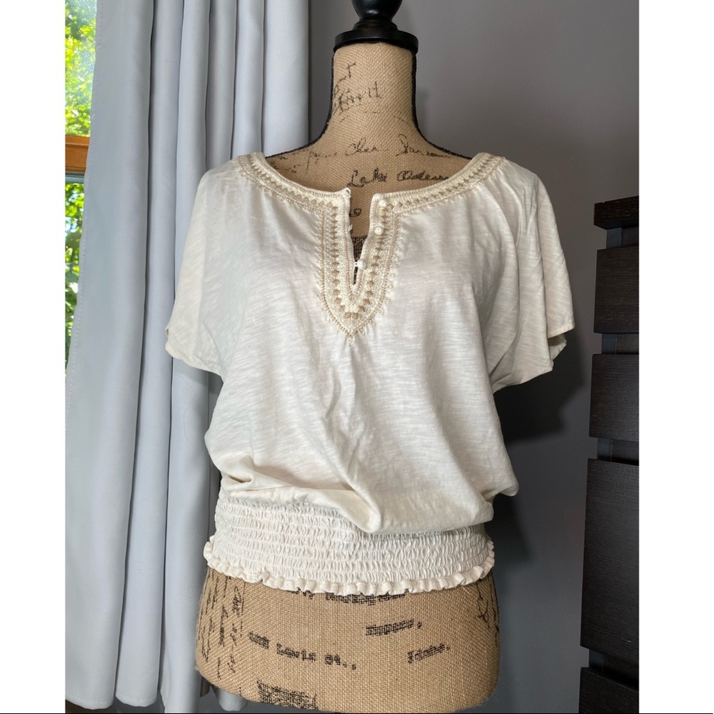 American Eagle Off White Tee Shirt